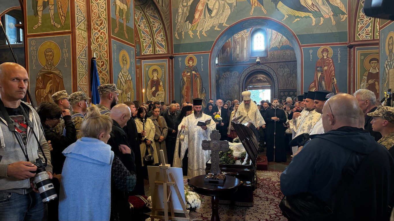 У храмі відбулася молитва під час прощання з Миколою Карпюком