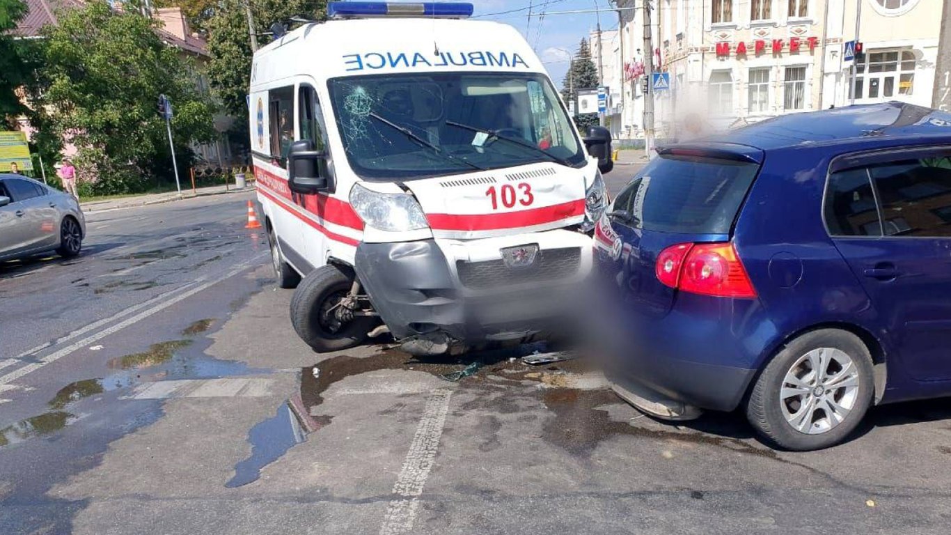 В Киевской области "скорая" попала в ДТП: полиция сообщила подробности