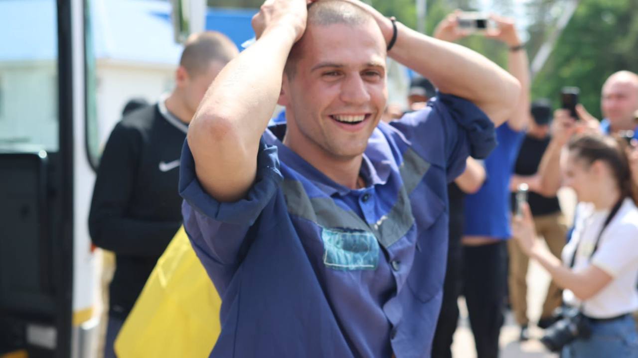 Our soldiers return home: the captured defenders return home