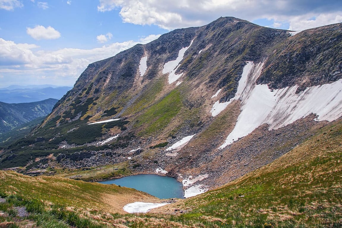 Топ-5 найгарніших озер України, які вразять кожного - фото 1