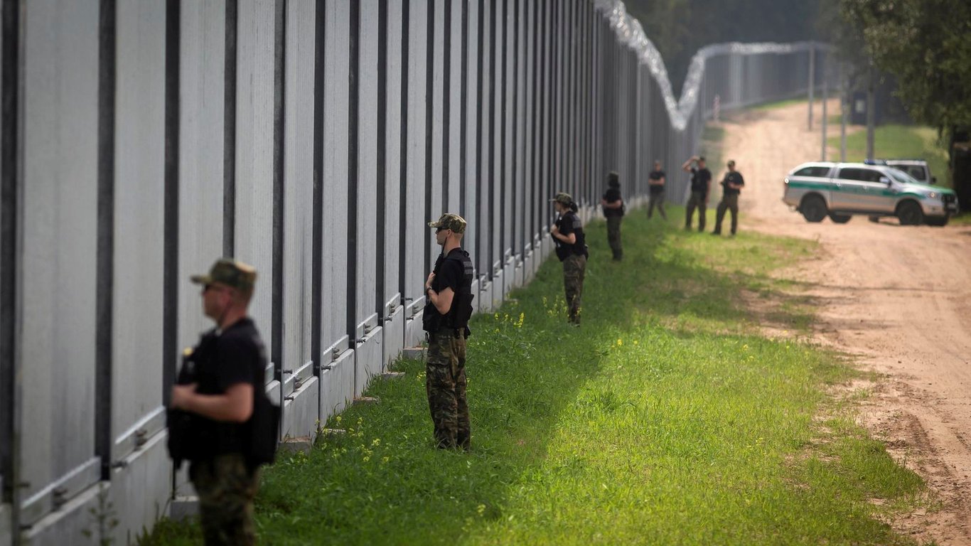 Польша снова усилит границу с Беларусью: что известно