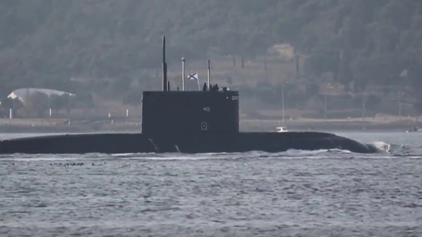 В Чорному морі з'явився підводний човен: скільки "калібрів" він несе