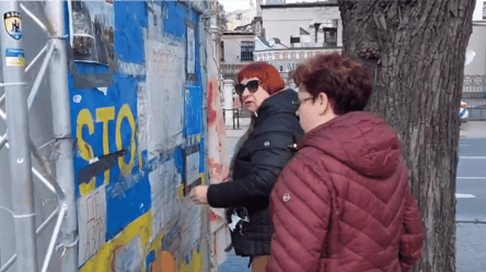 Возле посольства России в Риге сорвали плакаты в поддержку украинцев - 285x160