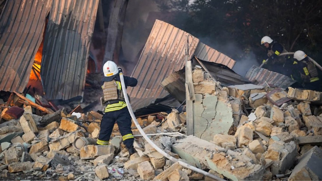 РФ двічі за добу вдарила ракетами по Одещині: фото наслідків