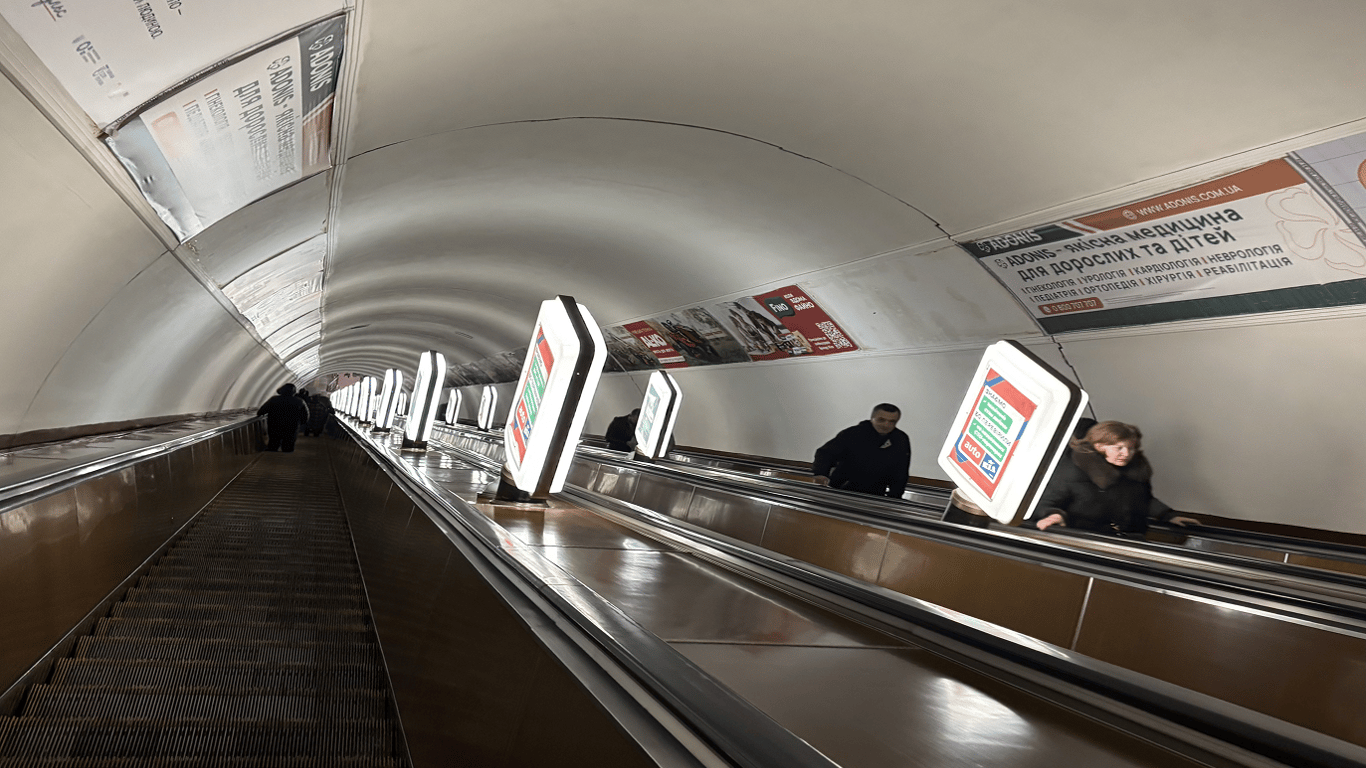 Ділянку синьої гілки метро частково закриють: що буде з рухом поїздів