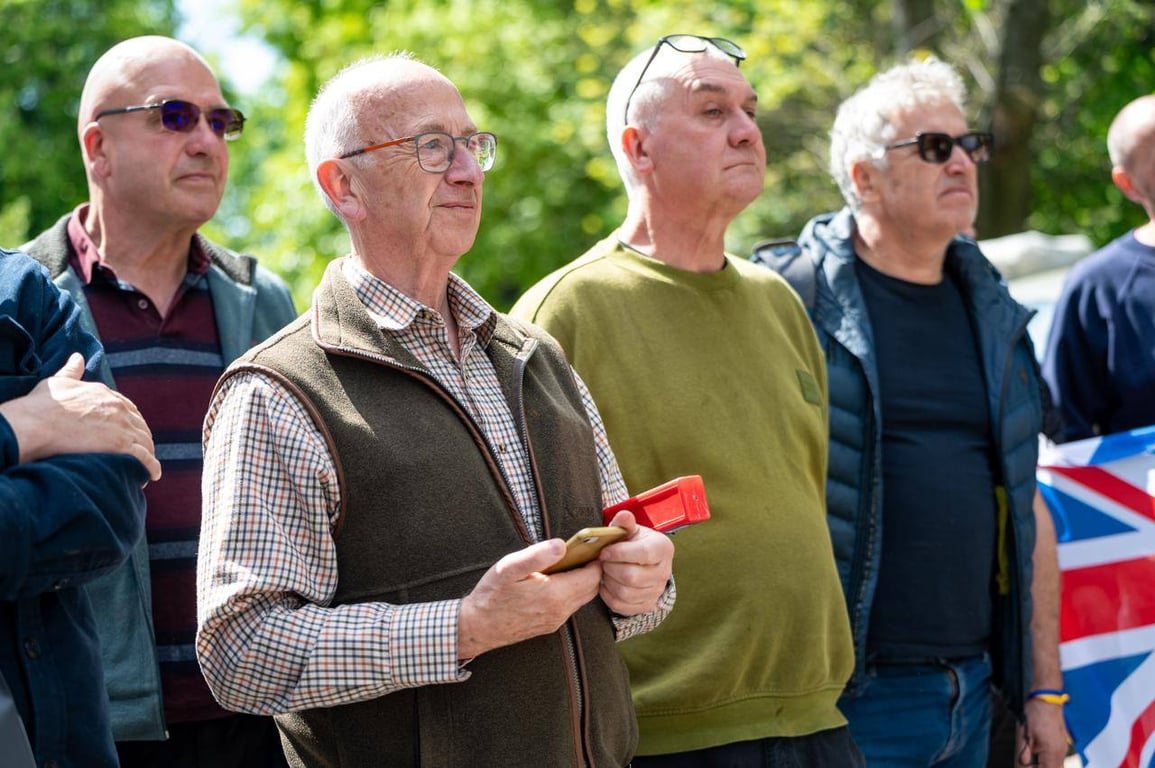 громадяни Британії доставили авто для ЗСУ