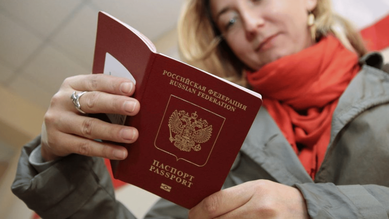 Паспорта рф - россияне заставляют украинцев получать документы