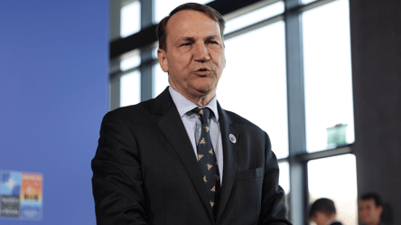 Сикорский резко опроверг заявление Трампа о дронах - 285x160