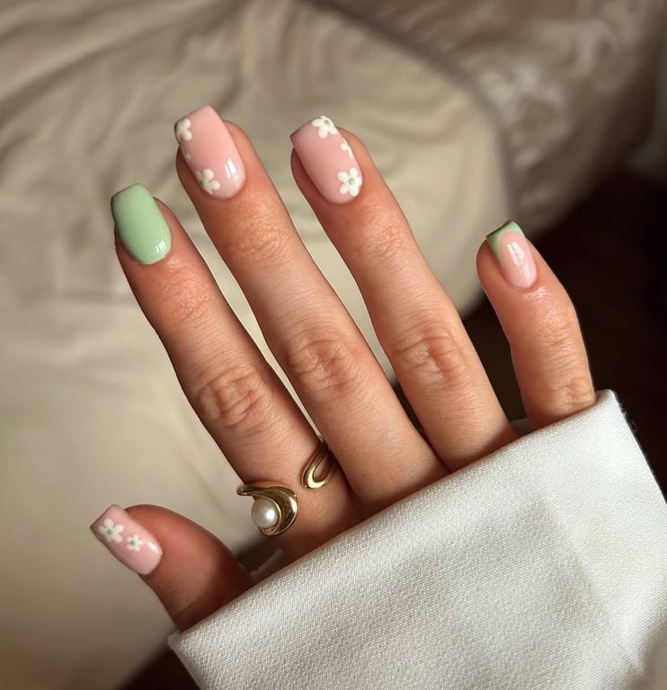 Delicate manicure that will not leave anyone indifferent