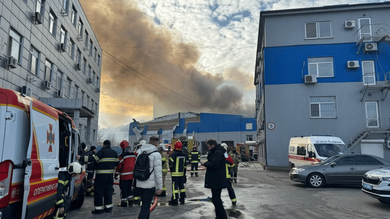 Кількість жертв знову зросла — у Києві витягли з-під завалів ще трьох загиблих