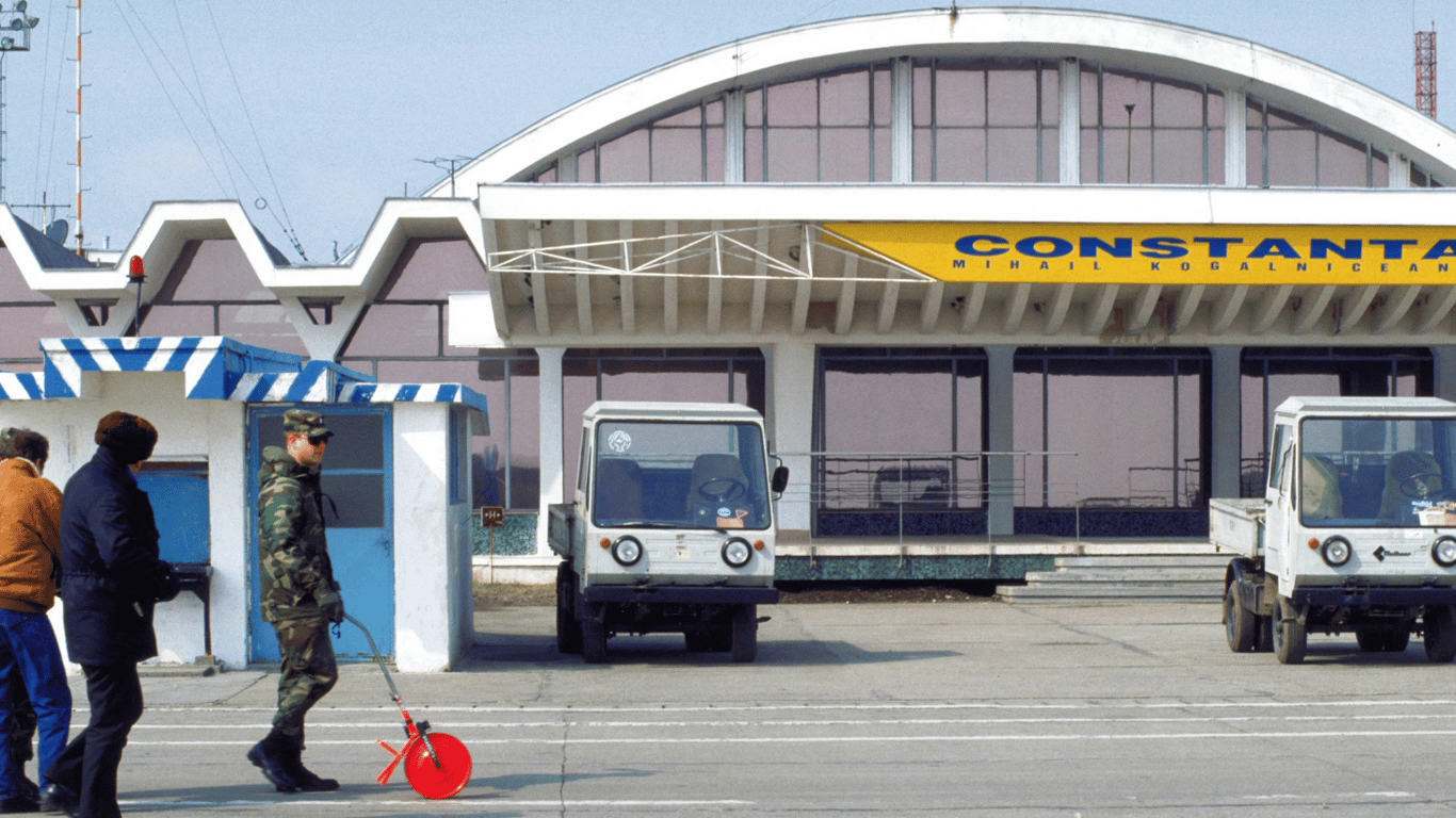 Над аеропортом Румунії зафіксували невідомі дрони