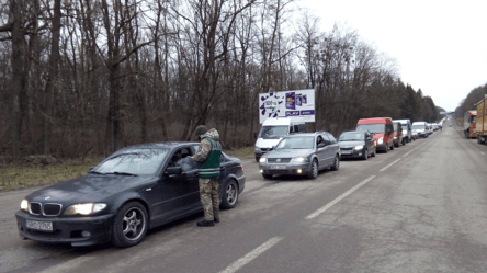 Виїзд за кордон України — чи проїде кортеж авто через КПП - 285x160