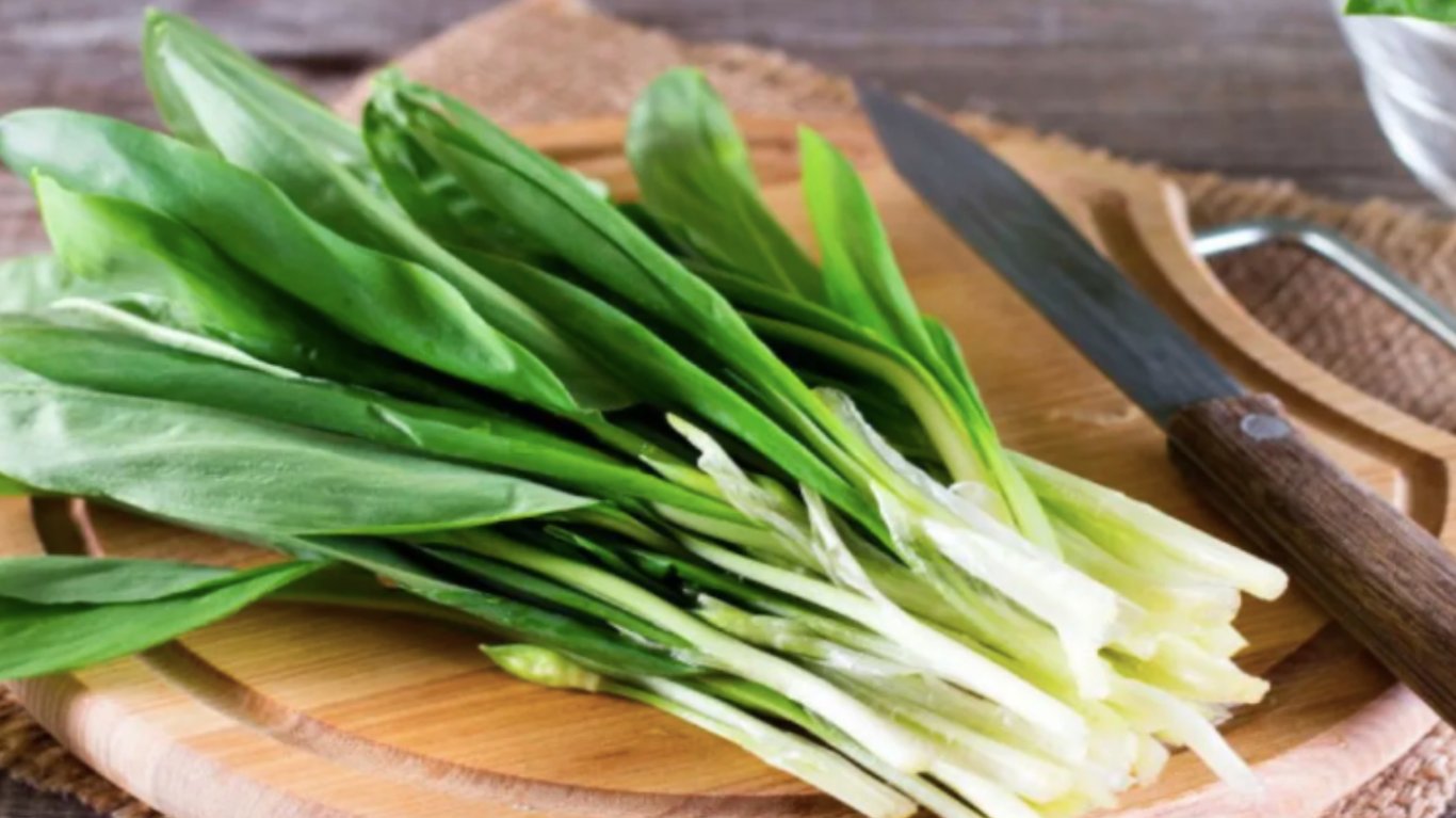 рецепт салату з черемшою