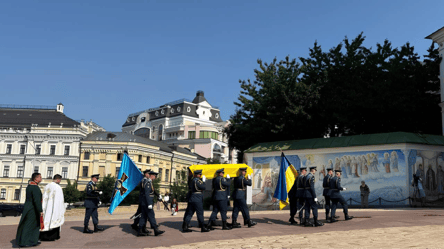 В Киеве простились с пилотом Богданом Загорулько: фото - 304x171