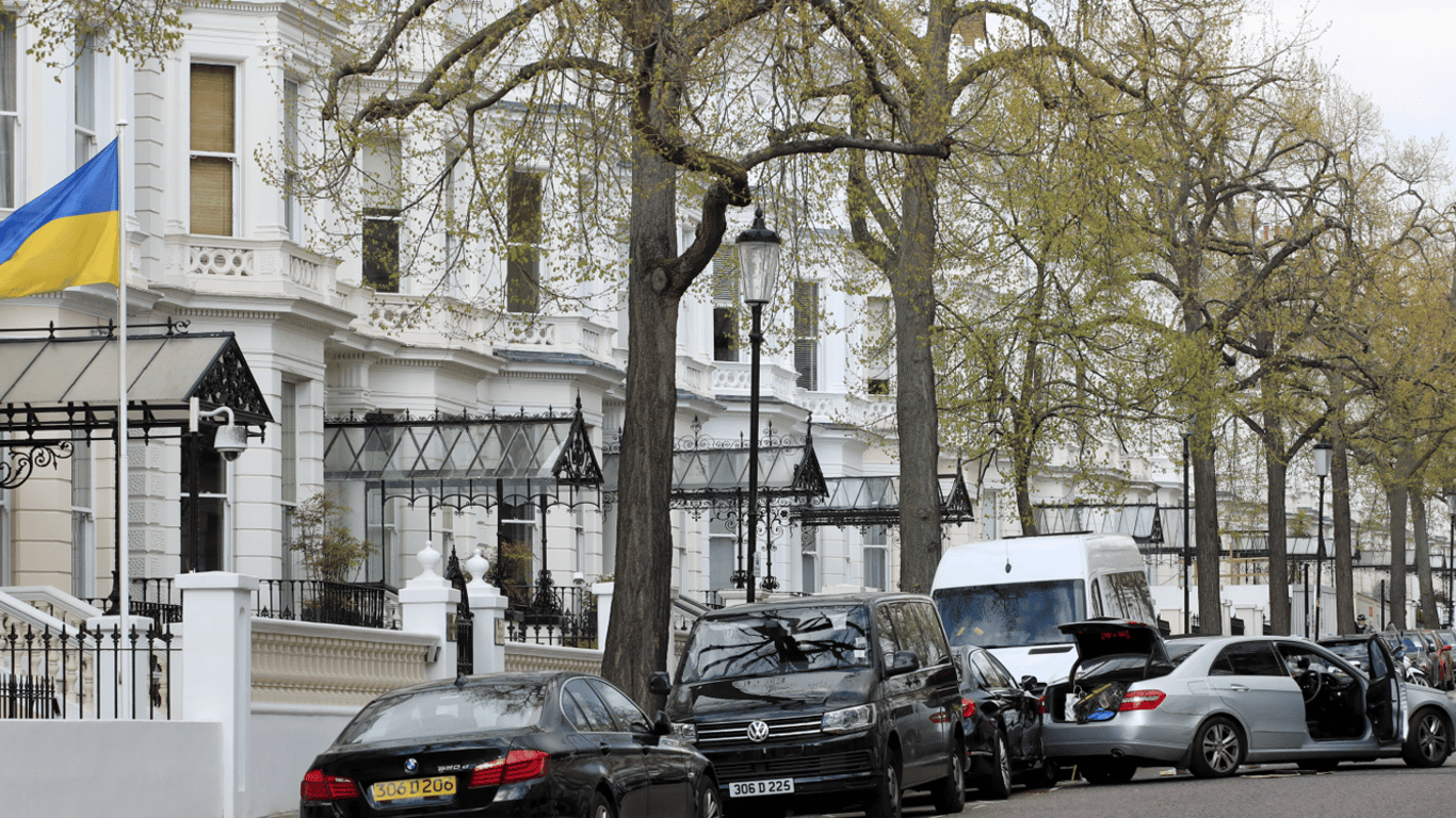 Посольство Украины в Лондоне призвало украинцев встать на военный учет