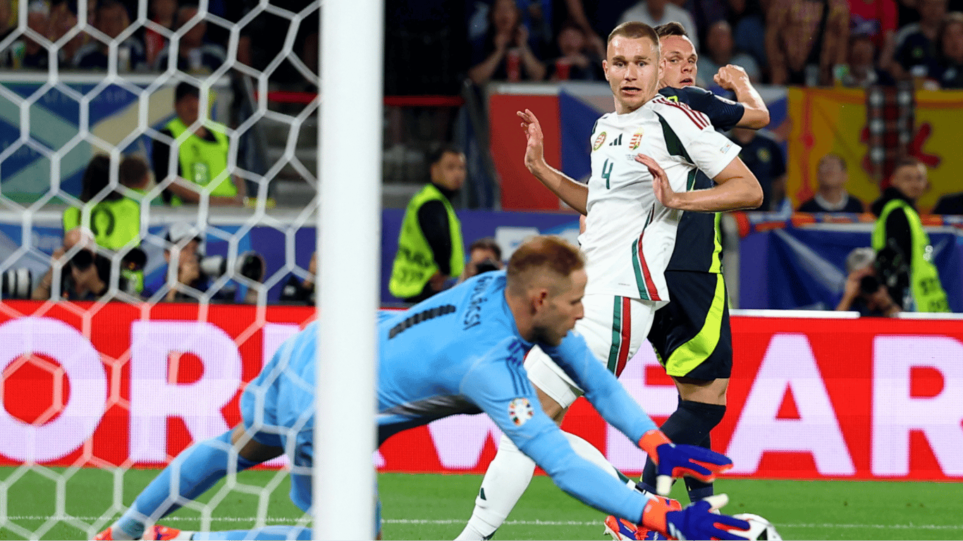 Барнабаш получил серьезную травму на поле - матч Шотландия - Венгрия приостанавливали