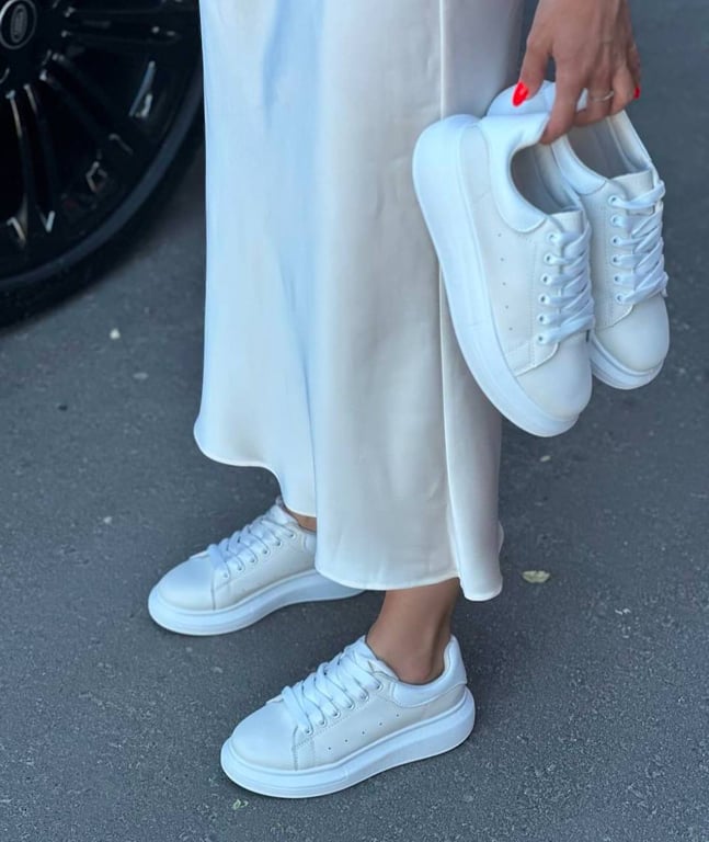 Білі кросівки - масхев на завжди
