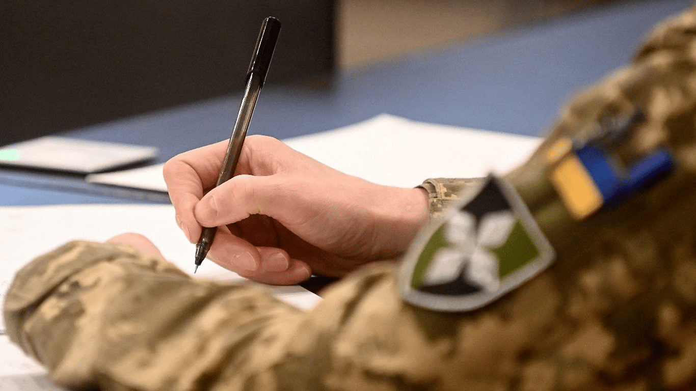 Кредитные каникулы для военных в Украине: условия списания процентов