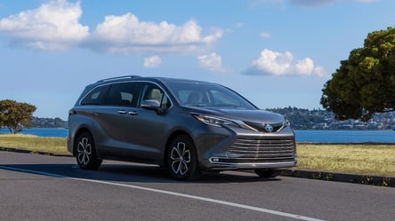 Назван самый экономный гибридный минивэн для большой семьи в 2026 году - 285x160