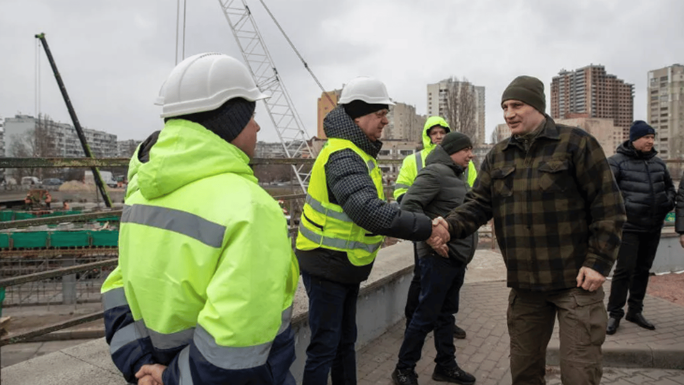 В Киеве восстановили два моста, которые оставались без ремонта 40 лет