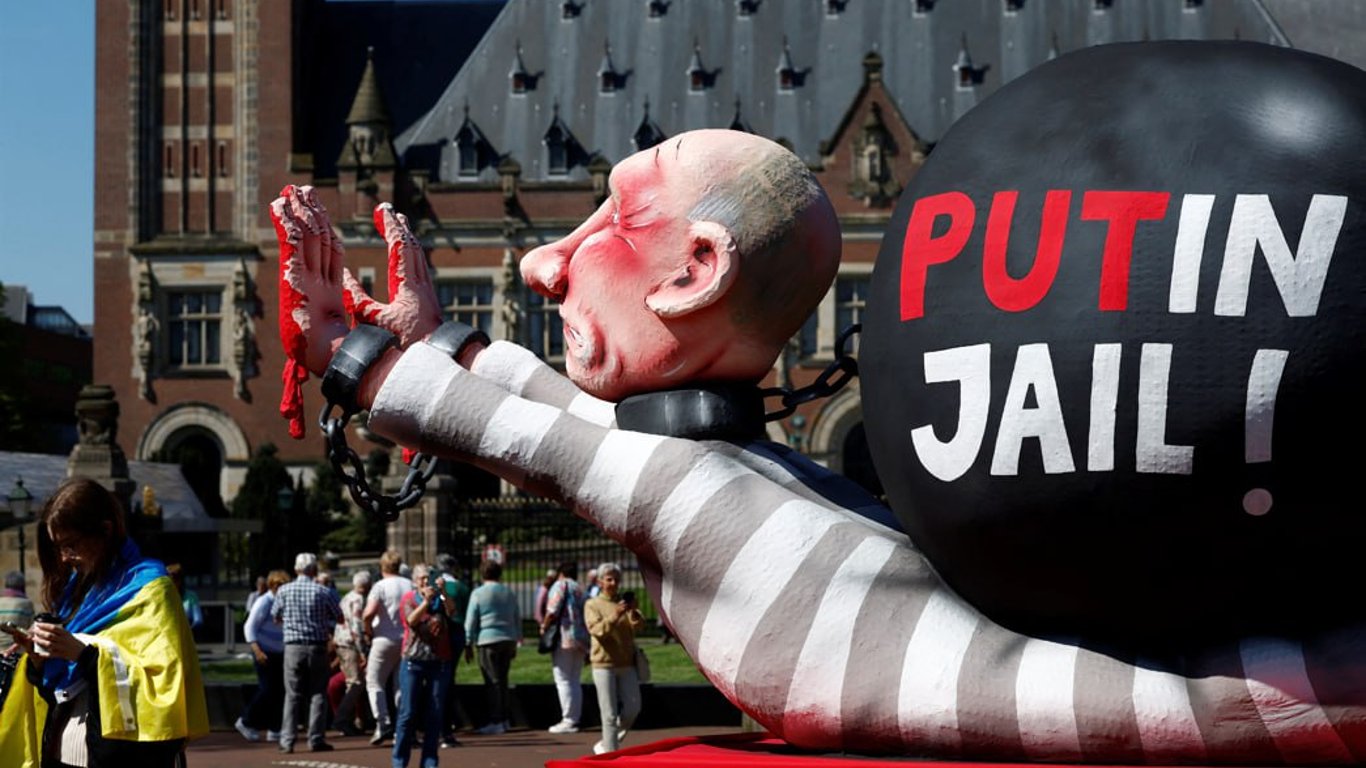 Подарок в день "инаугурации" — в Гааге организовали символический трибунал над Путиным