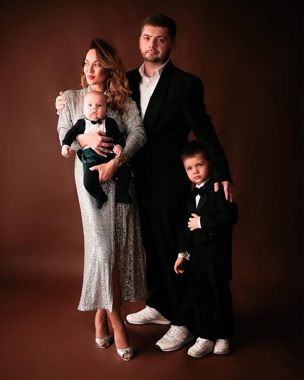 Анна Саліванчук з колишнім чоловіком і синами - фото