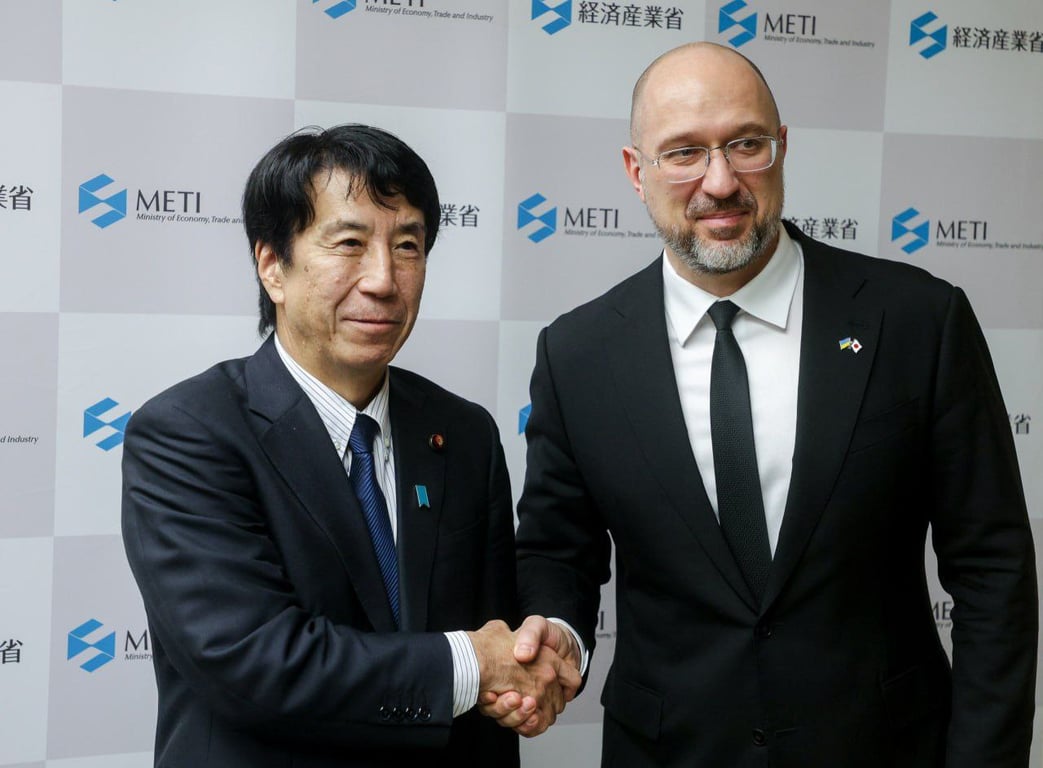 Министр экономики, торговли и промышленности Японии Кен Сайто и премьер-министр Украины Денис Шмигаль