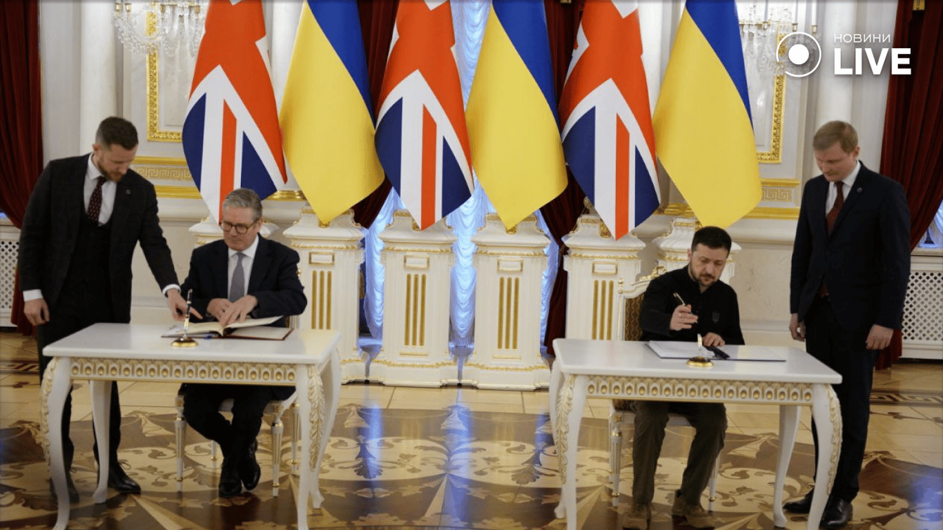 Зеленський і Стармер підписують угоду про 100-річне партнерство