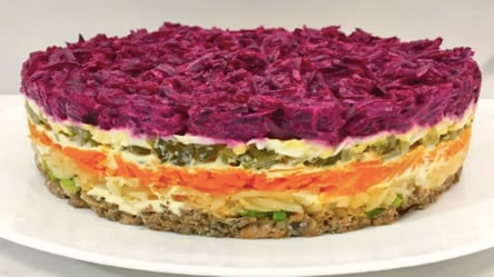 Шикарный салат "Шпроты под шубой" — рецепт на Новый год 2026 - 285x160