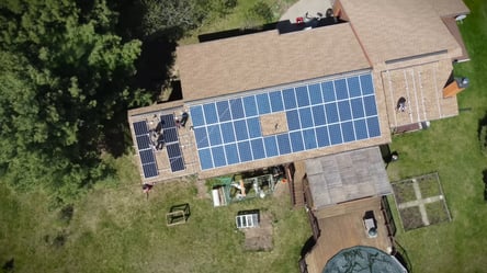 В Европе растет спрос на солнечные панели, которые подключаются к розетке - 285x160