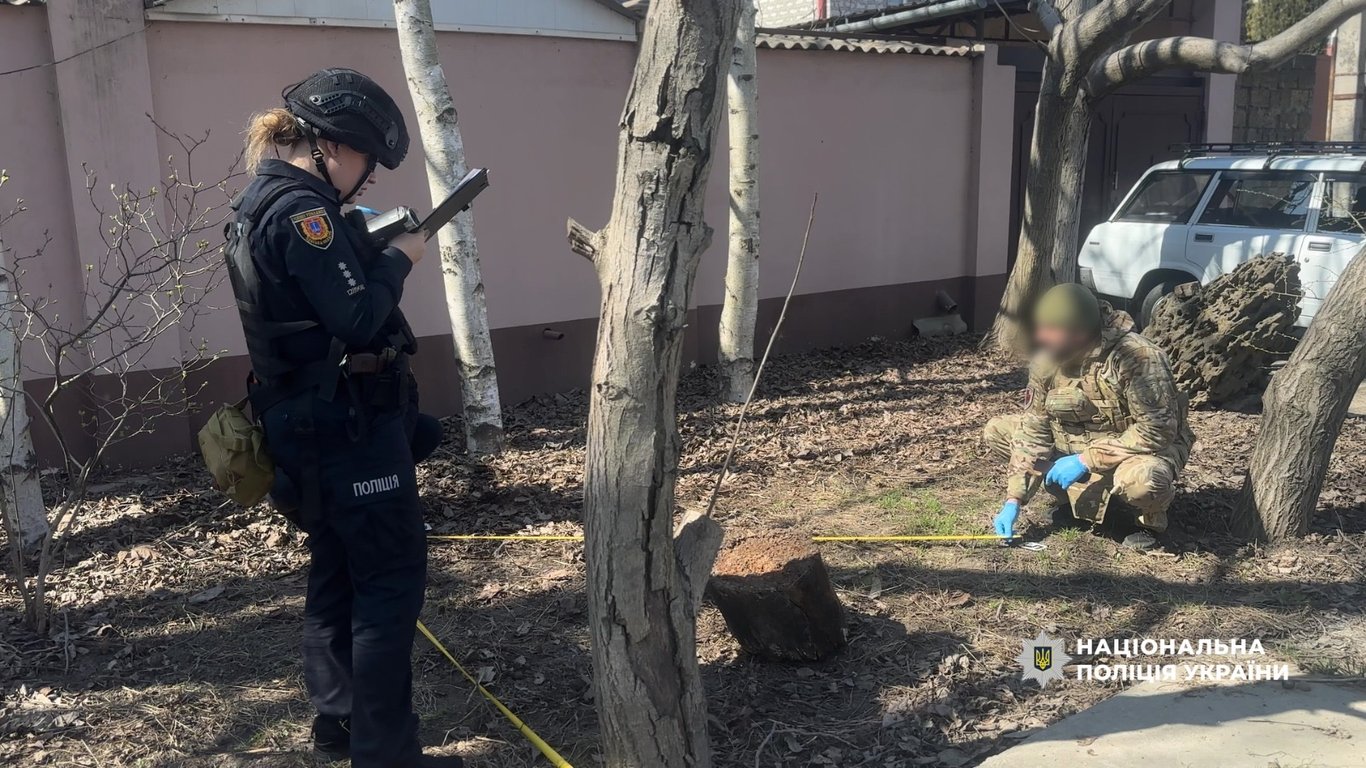 Поліцейські працбють на місці стрілянини в Одесі