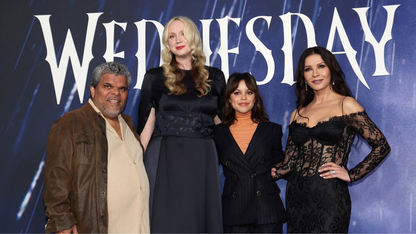 Дженна Ортега, Кетрін Зета-Джонс та інші зірки серіалу "Венздей" зустрілись разом: фотозвіт