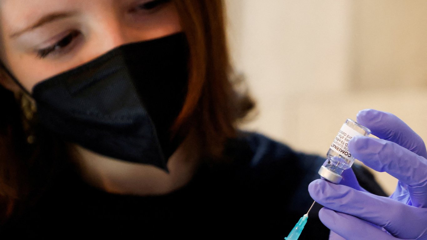 ВОЗ обновила рекомендации о COVID-вакцинации: что изменилось
