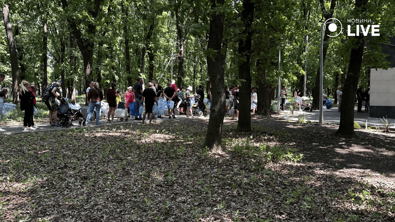 Аварія на водогоні — біля одеських бюветів довжилезні черги - фото 6
