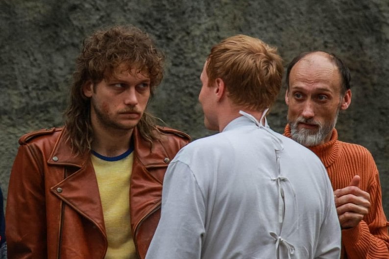 Кадр з фільму "БожеВільні" (Роман Якимчук праворуч)