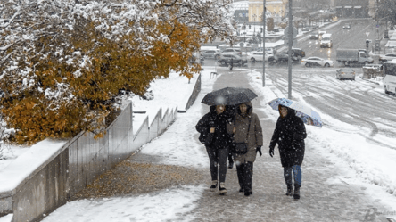 Укргідрометцентр прогнозує мокрий сніг і дощі в Україні - 290x166