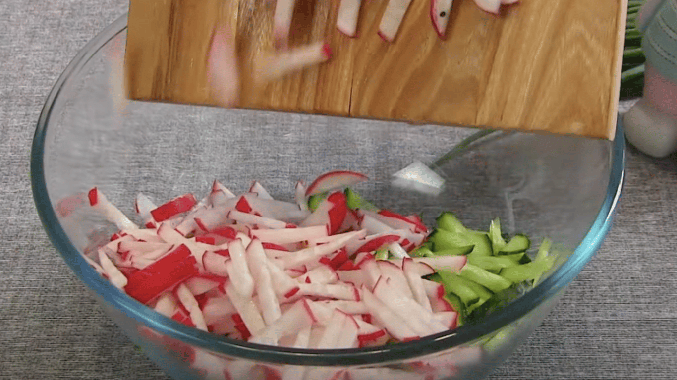 смачний салат літній Олів'є за сімейним рецептом