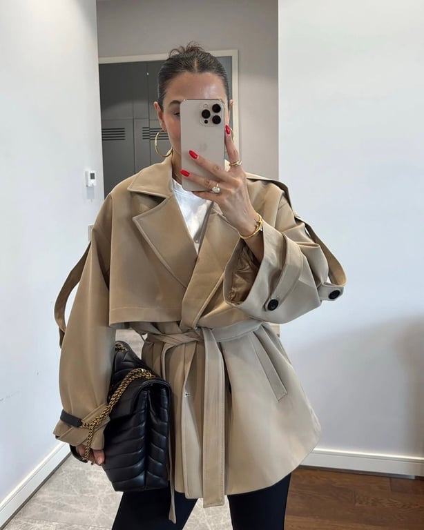 Без бежевого тренча неможливо уявити осінь