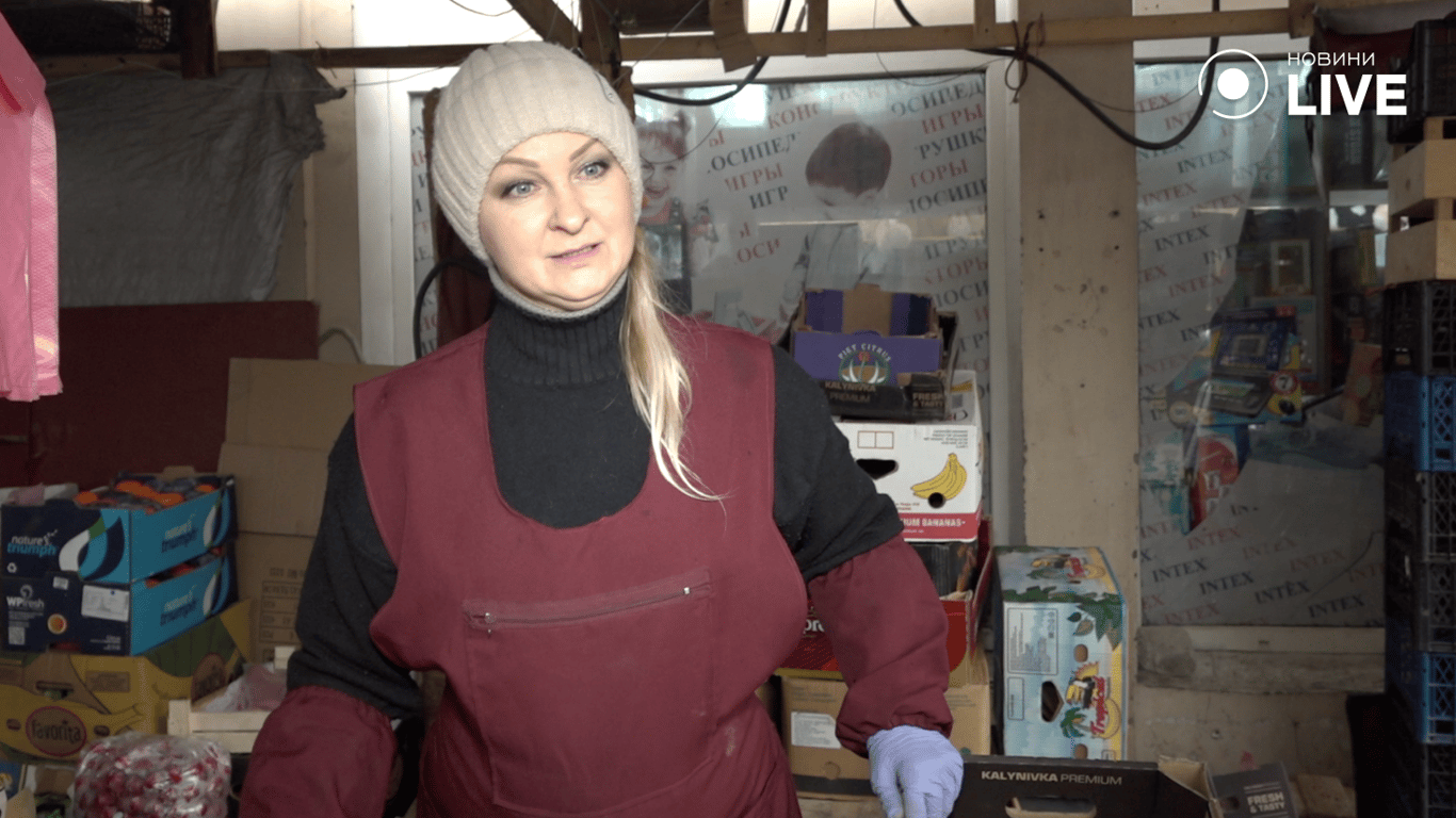 Продавчиня Тетяна про вартість овочів на "Привозі"