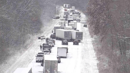 У США 45 автомобілів зіткнулися через снігопад — що відомо - 290x166