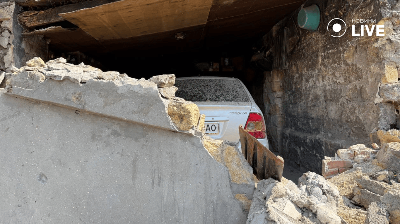 Все, що залишилося від будинку в Одесі після обстрілу - фото 5