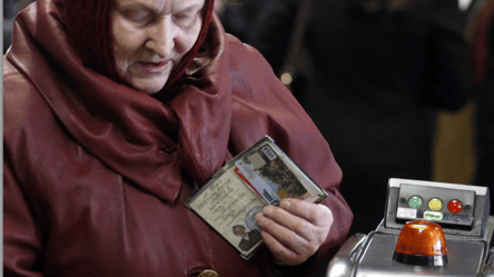 Клиентка Ощадбанка пожаловалась на карту киевлянина — детали - 285x160