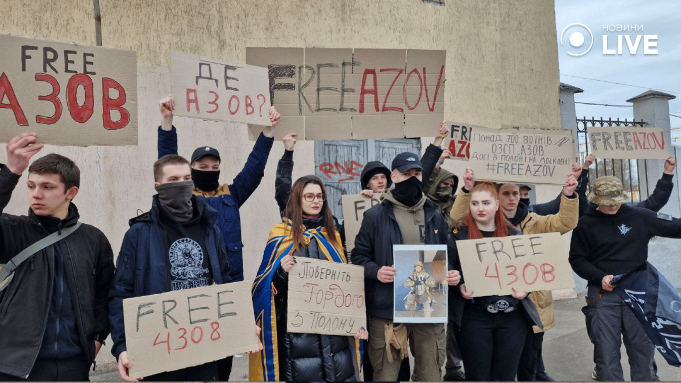 Ти вільний, а вони — ні — в Одесі відбулась акція Free Azov - фото 4