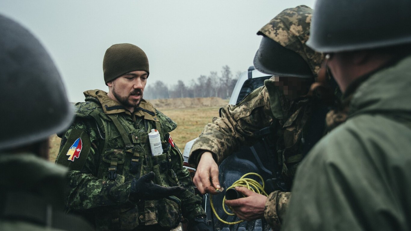 Операция UNIFIER продолжается — как канадцы учат украинских военных