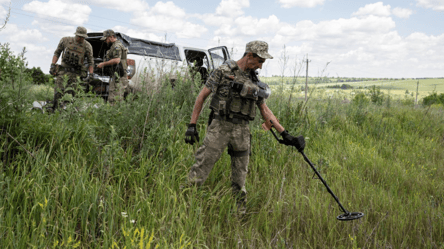 Зарплати військовослужбовців в Україні — скільки отримують військові в тилу - 285x160