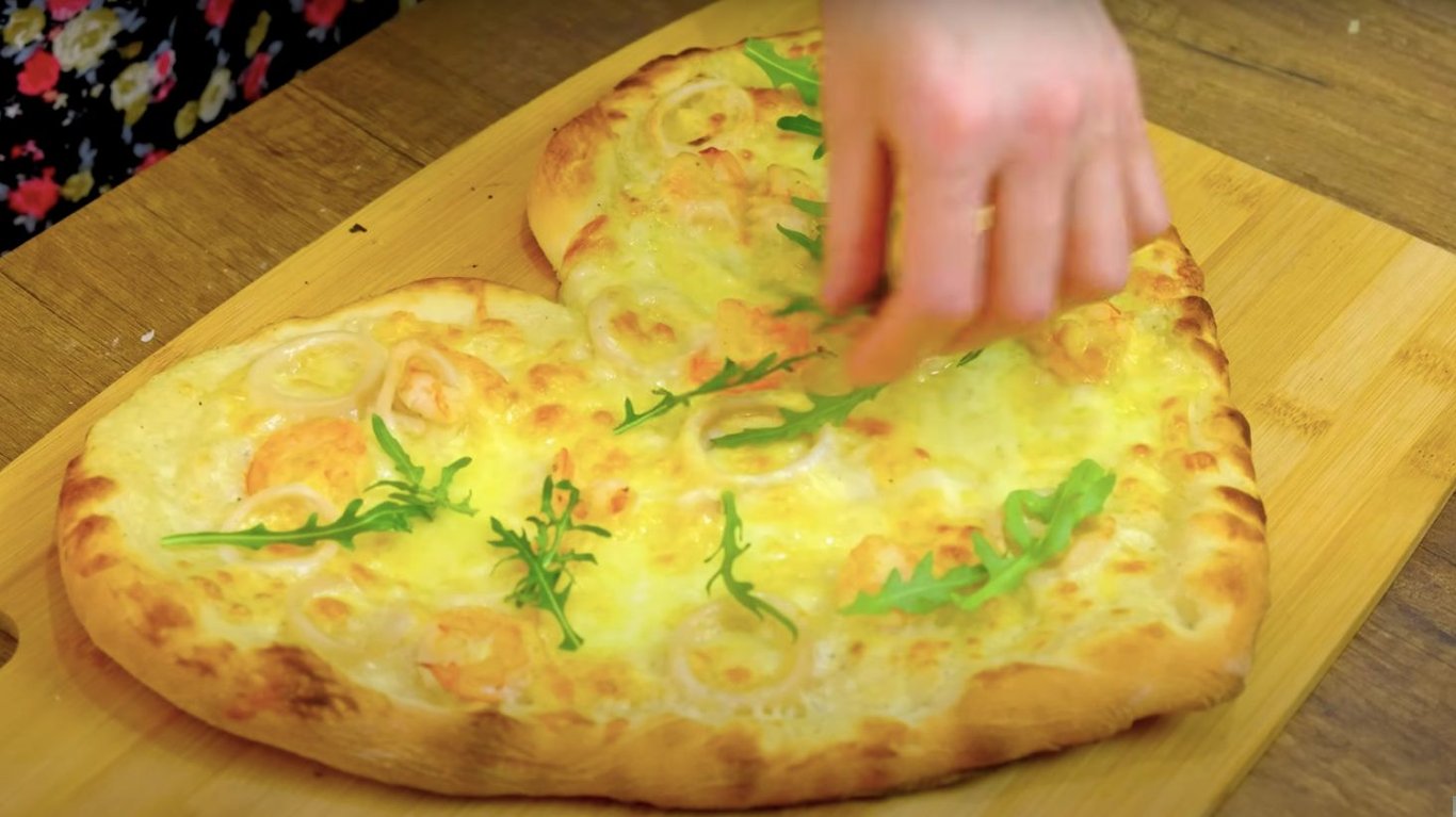 пицца с рукколой 