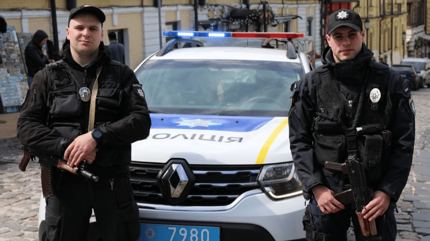 У Києві поліція викрила корупційну схему ухилення від служби — відомі деталі
