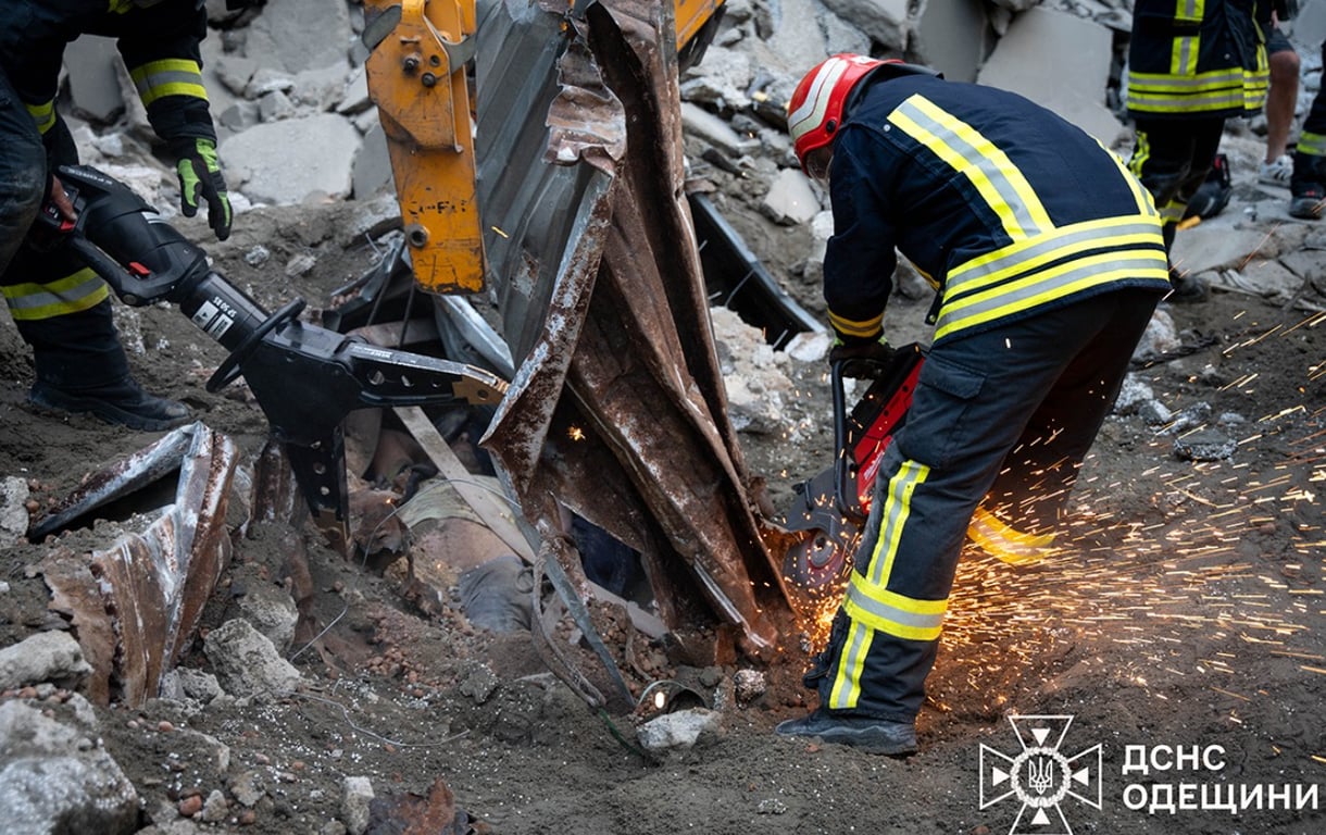 В Одесском порту спасли мужчину