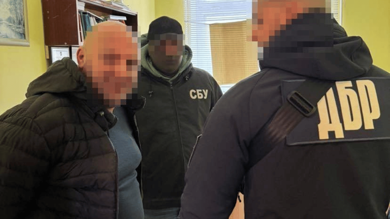 По 600 долларов за ребенка — работника миграционной службы на Одесчине разоблачили на взяточничестве