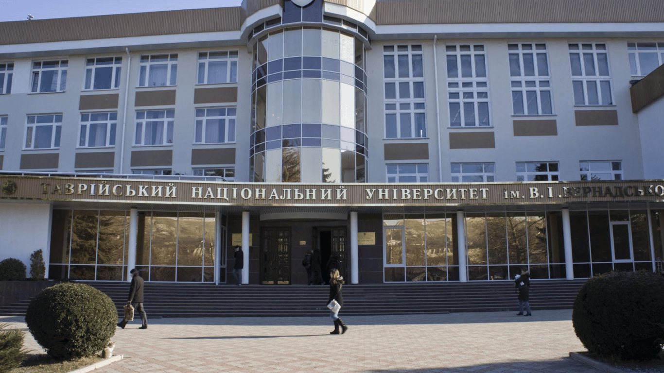 Растратил сотни тысяч государственных средств — в Киеве ректору университета сообщили о подозрении